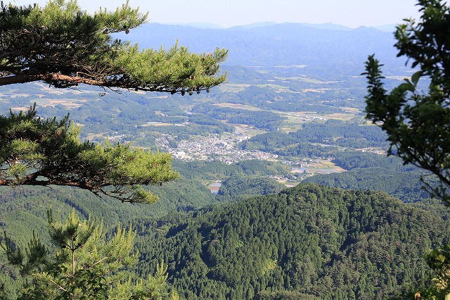 鎧ヶ岳からの眺めです。豊後大野市大野町がよくみえます。