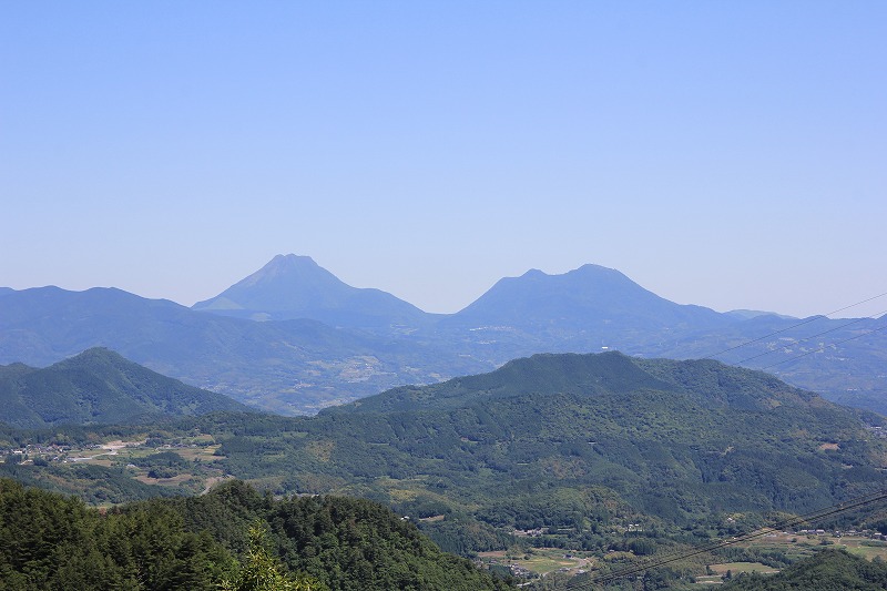 由布岳や鶴見岳が「見晴らしの丘」の真正面にみえます。