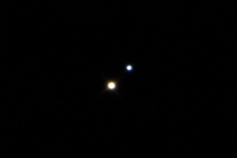 ４００ｍｍ反射式望遠鏡で撮影した「白鳥座のアルビレオ」　（白鳥座のくちばしの星）※アルビレオは二重星